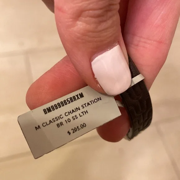 JOHN HARDY LEATHER STATION
BRACELET - Picture 10 of 10